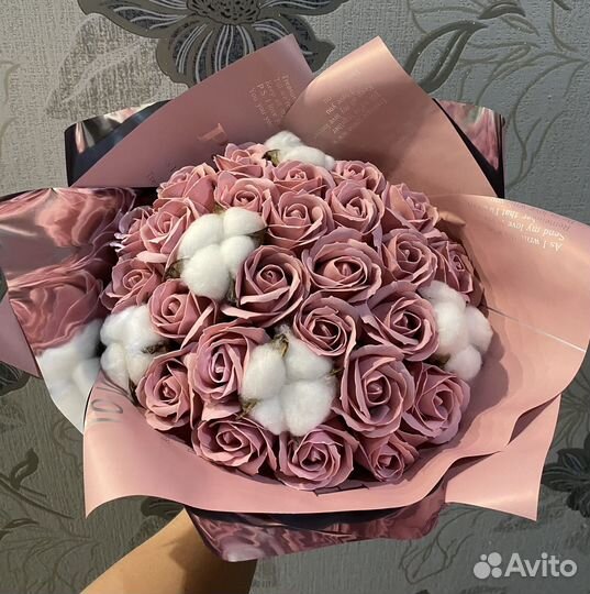 Букет из мыльных роз и хлопка