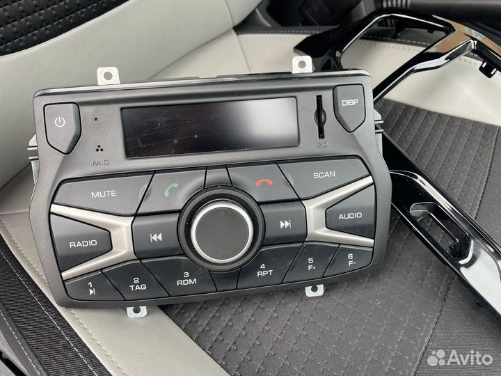 Штатная магнитола Весты, с рамкой