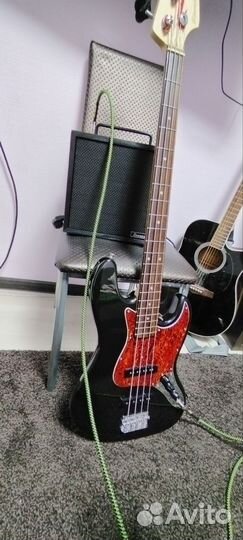 Бас-гитара и комбоусилитель