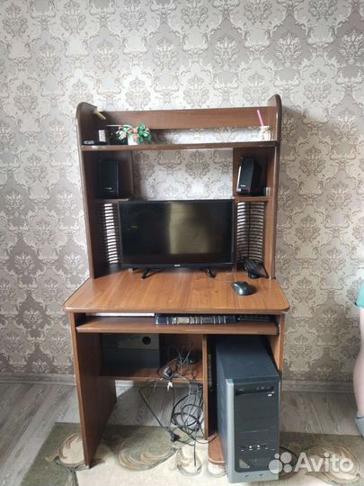 Компьютерный стол
