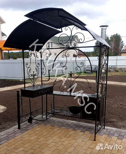 Мангал с крышей