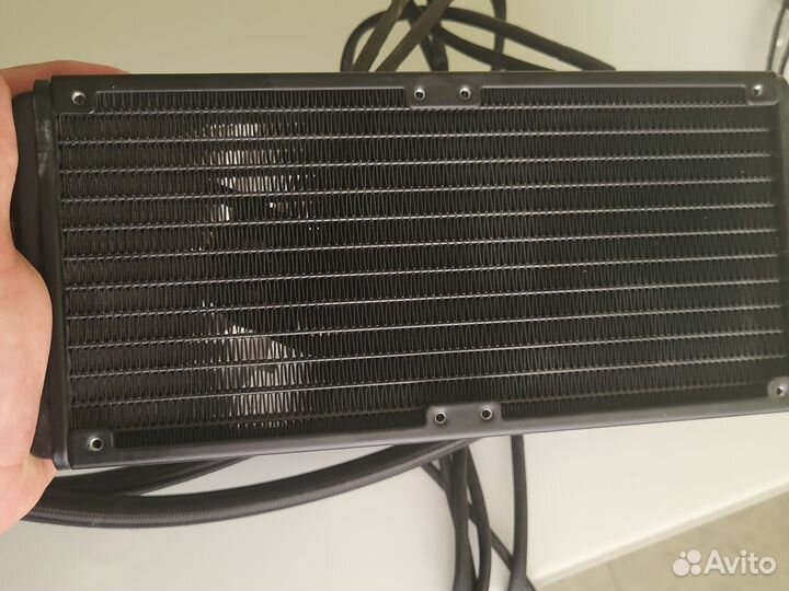 Thermaltake жидкостная система охлаждения TH240
