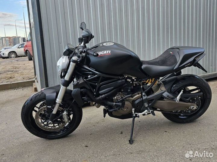 Ducati monster 821 dark