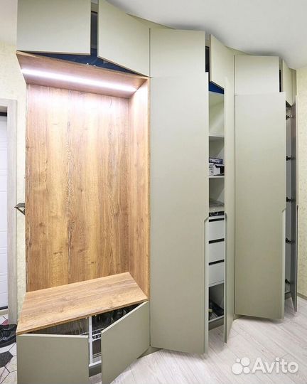 Прихожая белая