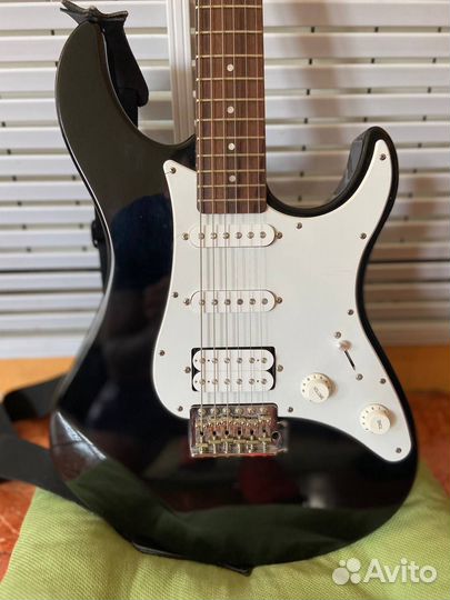 Электрогитара yamaha Pacifica 012 Black + Комбик