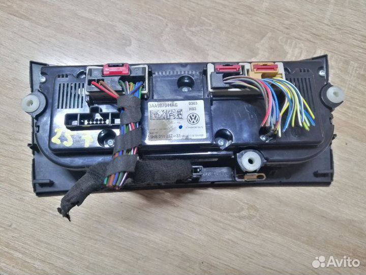 Блок управления климат-контролем Volkswagen Passat