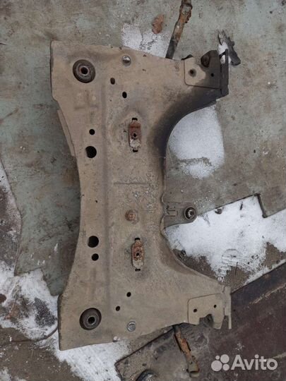 Передний подрамник Renault Megan 2