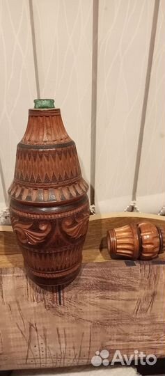 Бутылка стеклянная в дереве
