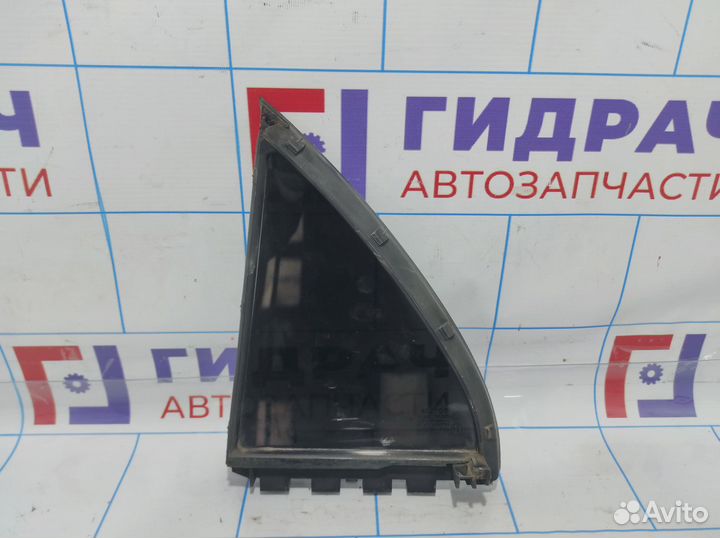 Стекло двери задней правой форточка Toyota Corolla