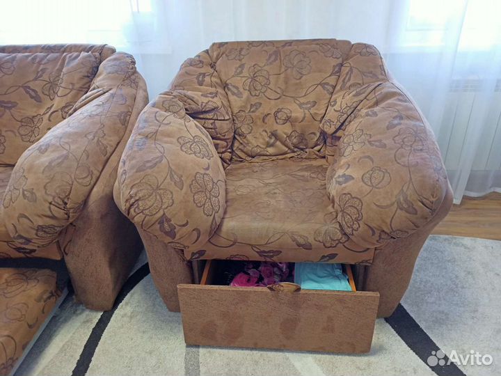 Диван и два кресла