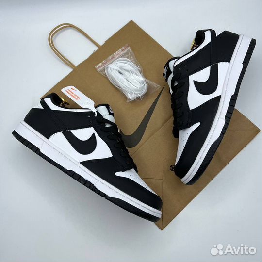 Nike low dunk black and white