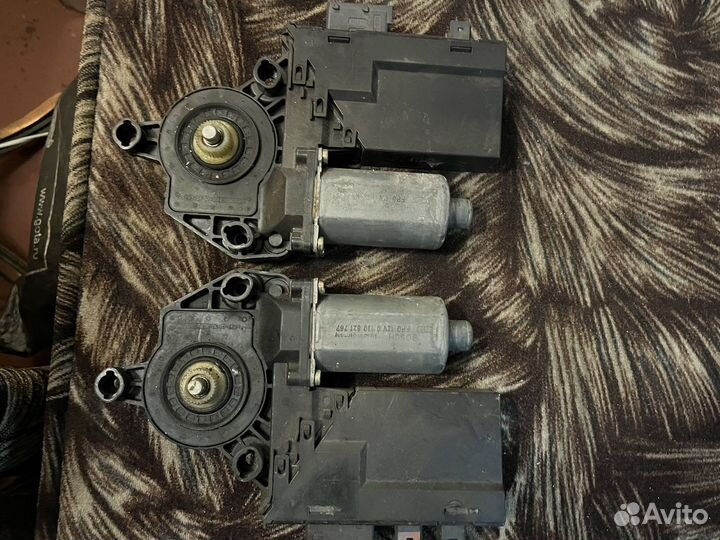 Стеклоподъемники передние Пежо