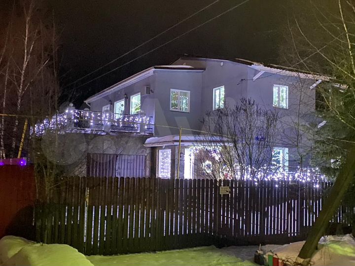 Дом 300 м² на участке 13 сот.