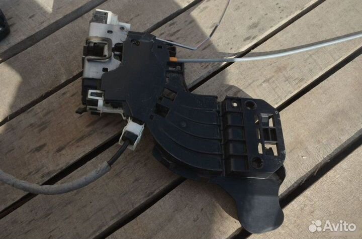 Замок двери задний левый Mercedes-Benz Gl-Class