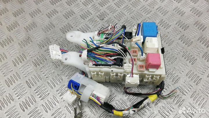 Блок предохранителей Toyota Auris