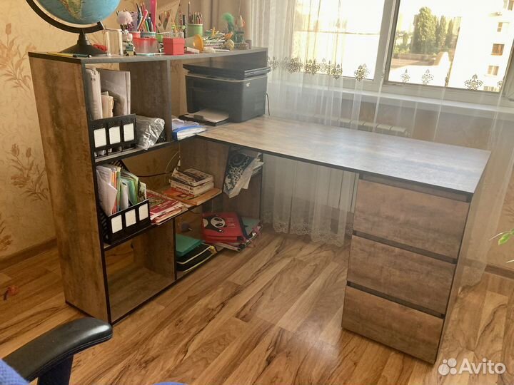 Письменный стол