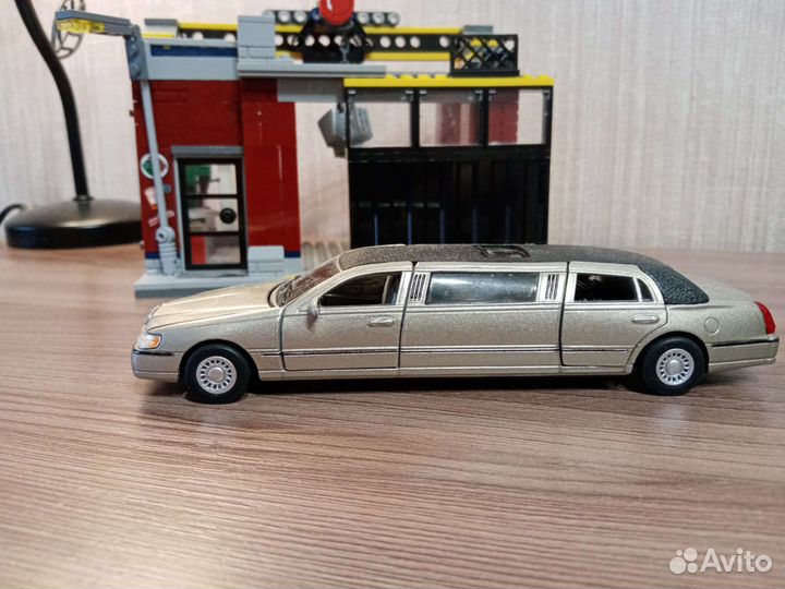 Модель автомобиля Lincoln Town Car
