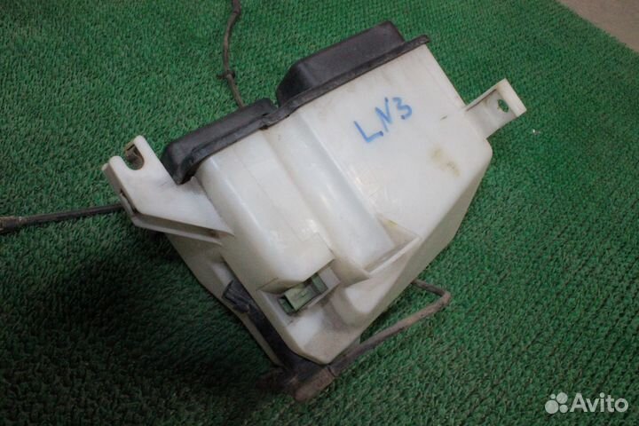 Бачок стеклоомывателя Lincoln Navigator 1