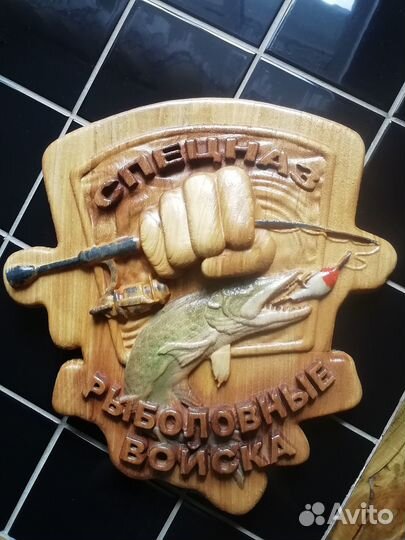 Резное панно из дерева