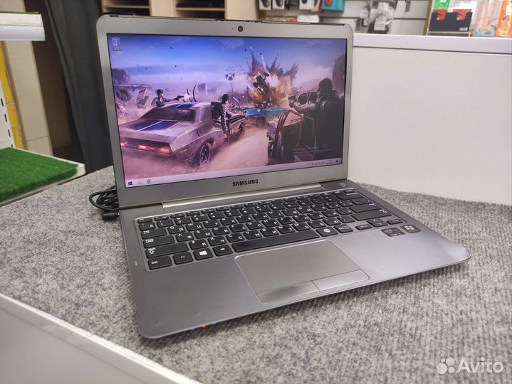 Тонкий ноутбук Samsung i5-3317U