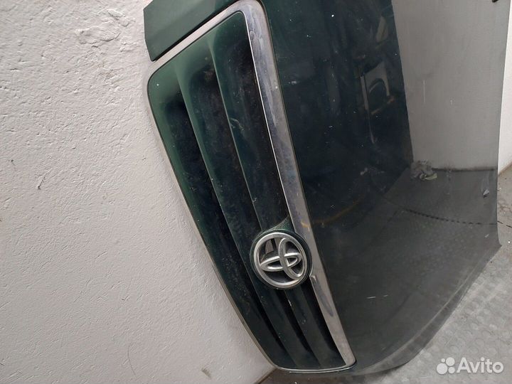 Капот Toyota Avensis Verso, 2001
