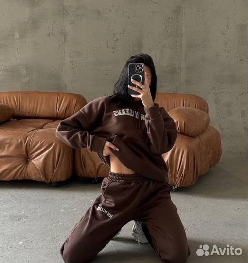 Спортивный костюм женский коричневый