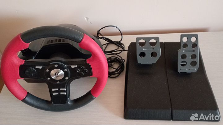 Игровой руль и педали