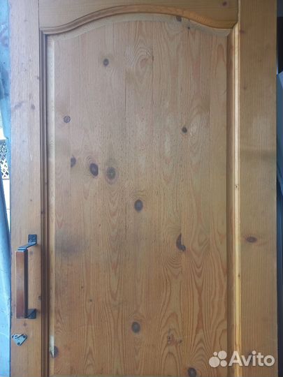 Дверь входная деревянная