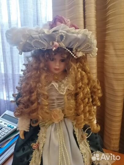 Кукла фарфоровая на подставки