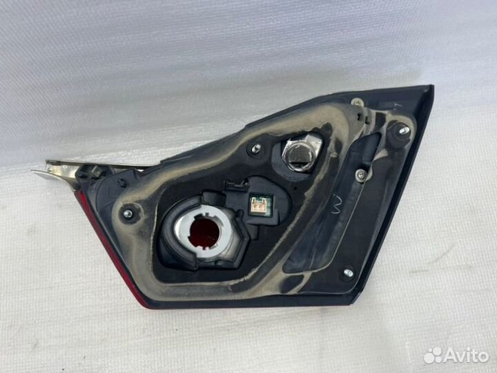 Фонарь внутренний задний левый Toyota Camry V55