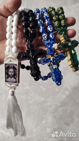 Крест на четках в авто на зеркало, ручной работы