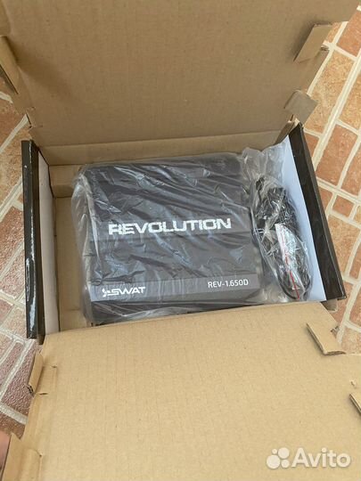 Автомобильный усилитель для сабвуфера