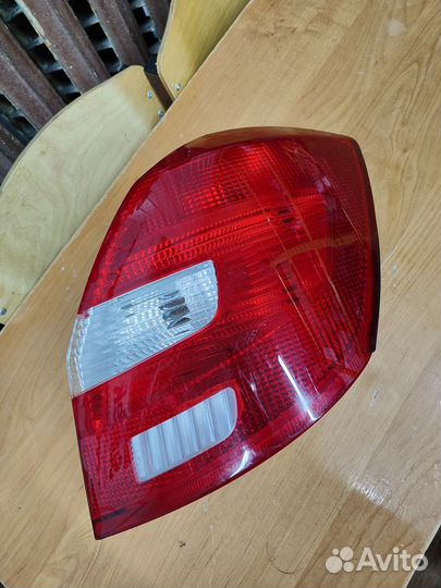 Фонарь задний правый Skoda Fabia 2 (2007-2015)