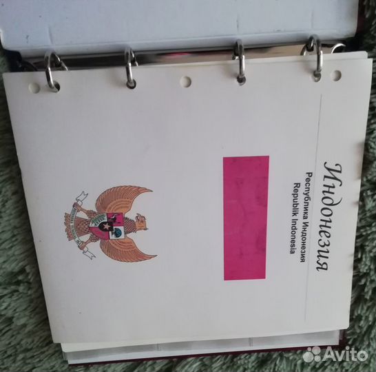 Альбомы по странам для монет бон