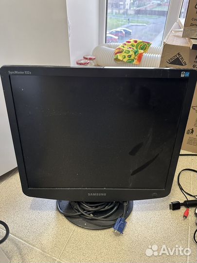 Монитор, колонка, клавиатура, мыщь