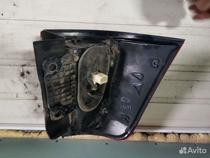 Фонарь Toyota Land Cruiser 200 правый наружний