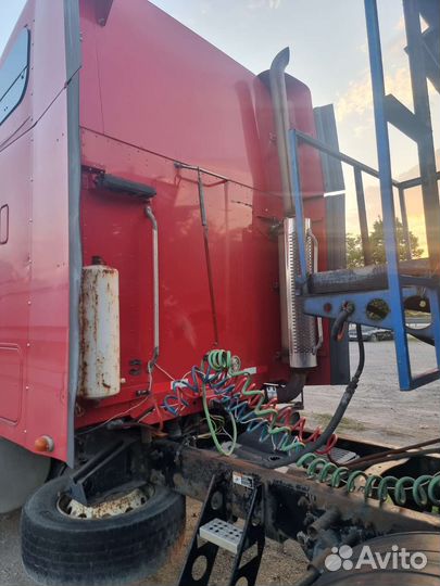 Freightliner FLC 120 с полуприцепом, 2002