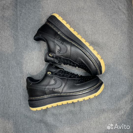 Кроссовки Nike Air Force 1 luxe