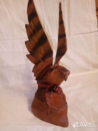 Статуэтка орла. Резьба по дереву