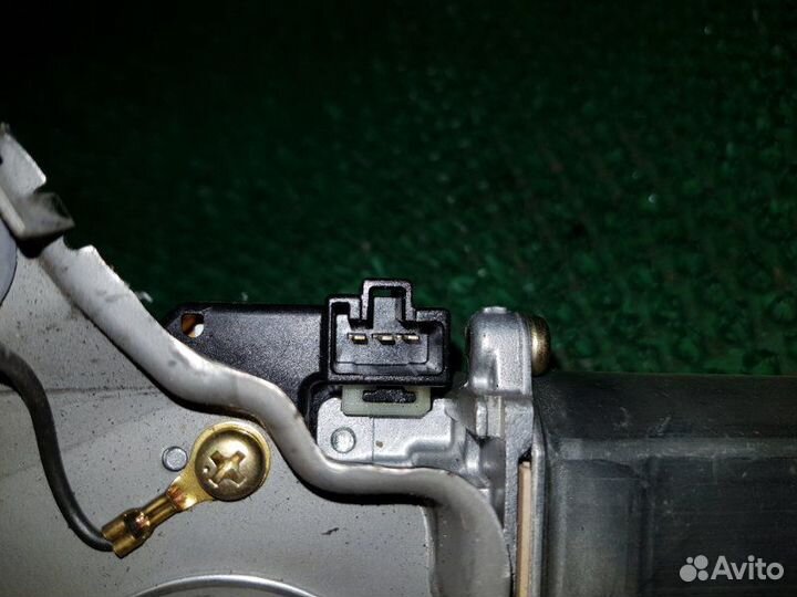 Моторчик дворника задний Toyota Noah AZR60