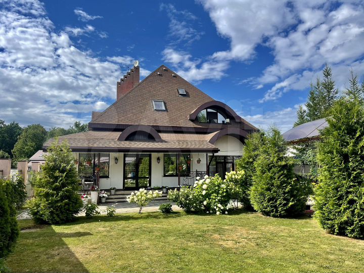 Коттедж 235 м² на участке 13,5 сот.