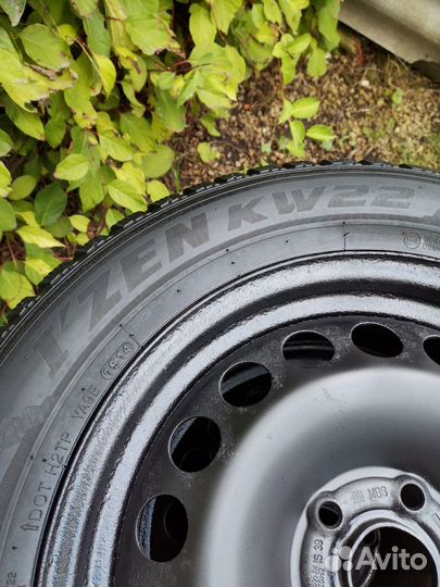 R16 Kumho I'Zen KW22 205/60, PCD 5x105 DIA 56.6