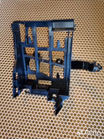 Кронштейн блока управления бортовой сети Audi A8