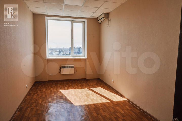 Офис 48 м2 на первой линии в Камышах