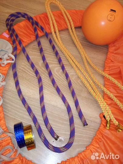 Скакалки гимнастические, обруч, булавы, наколенн