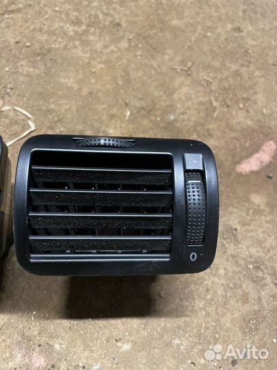 Дефлектор в торпеду Volkswagen Passat B5