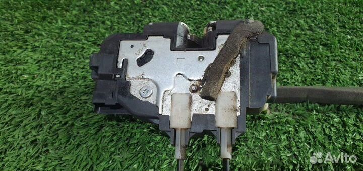 Замок боковой двери передний левый Nissan Tiida