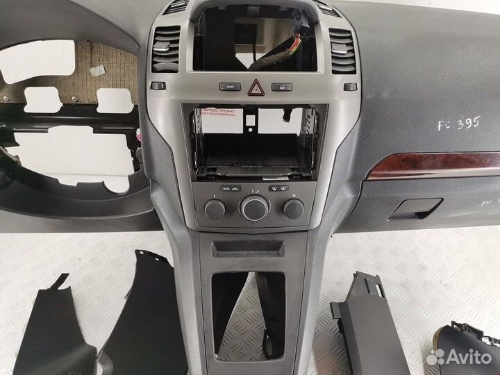 Торпедо (панель передняя) для Opel Zafira B