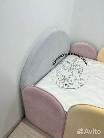 Детская кровать с мягкой спинкой