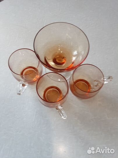 Вазочка и три бокала